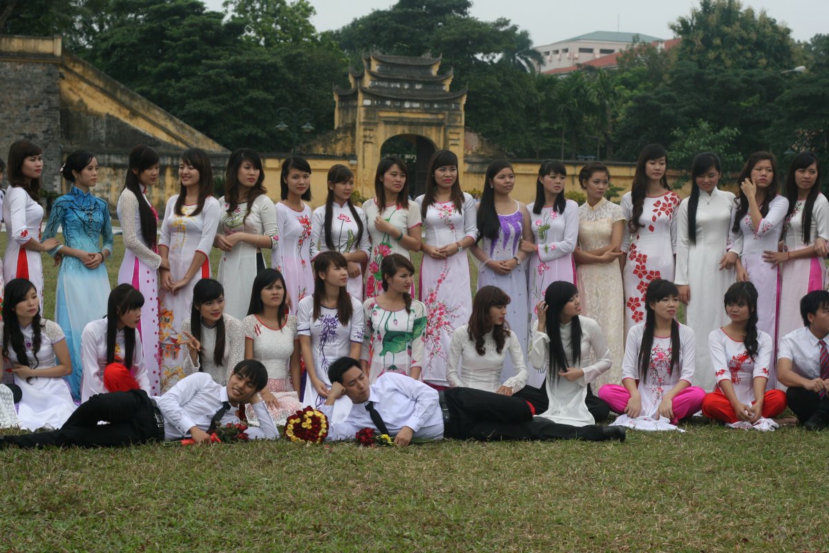 Vietnamese students wearing ao dai