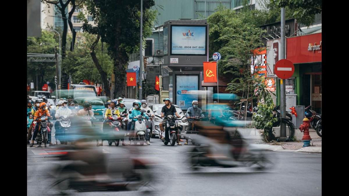 Learning to Cross the Street in Hanoi